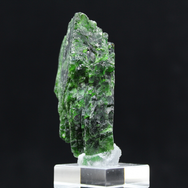 Chromediopside stone