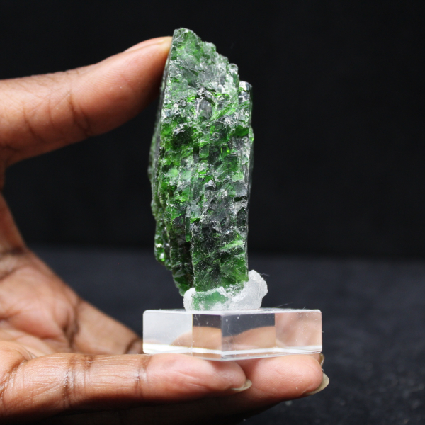 Chromediopside stone
