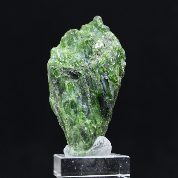 Chromediopside rock