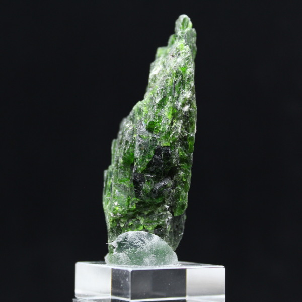 Chromediopside rock