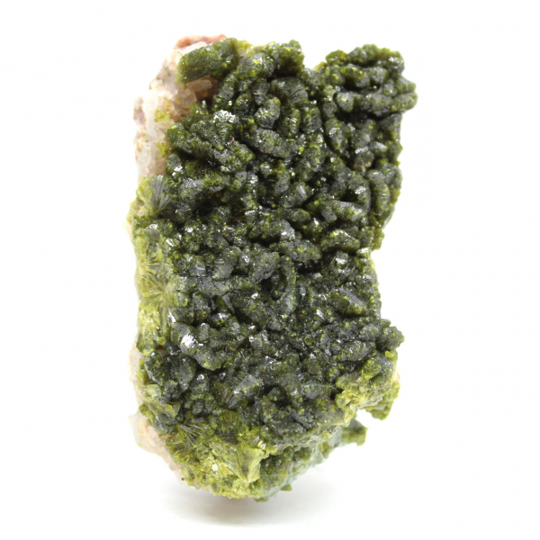 Imilchil green epidote, a natural formation on gangue