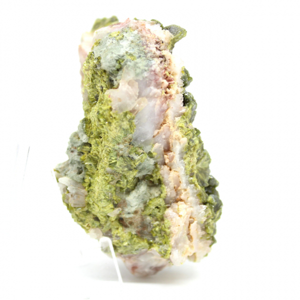 Imilchil green epidote, a natural formation on gangue