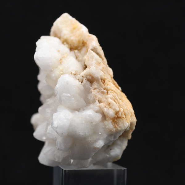 Crystallization of flower quartz originating from Morocco