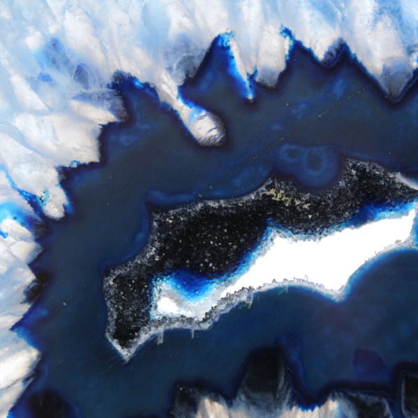 Decorative slice of blue agate, of Brazilian origin