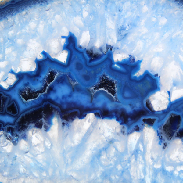 Blue agate in elongated slices for display