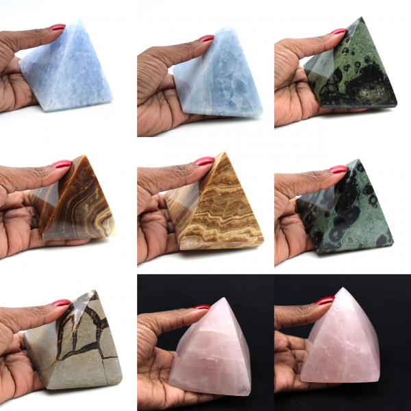 Blaue calcitpyramide