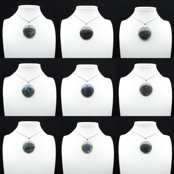 Round labradorite pendant Round labradorite pendant