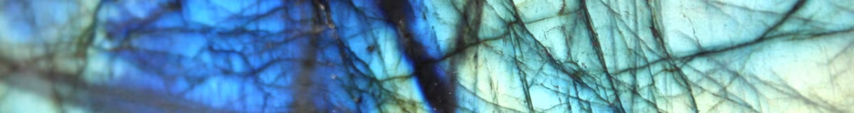 Labradorite: Discover the secrets of this stone with mysterious reflections labradorite bloc 030