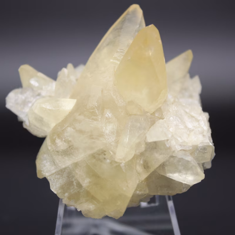 Fluorescent Minerals: When Stones Glow in the Dark calcite 54