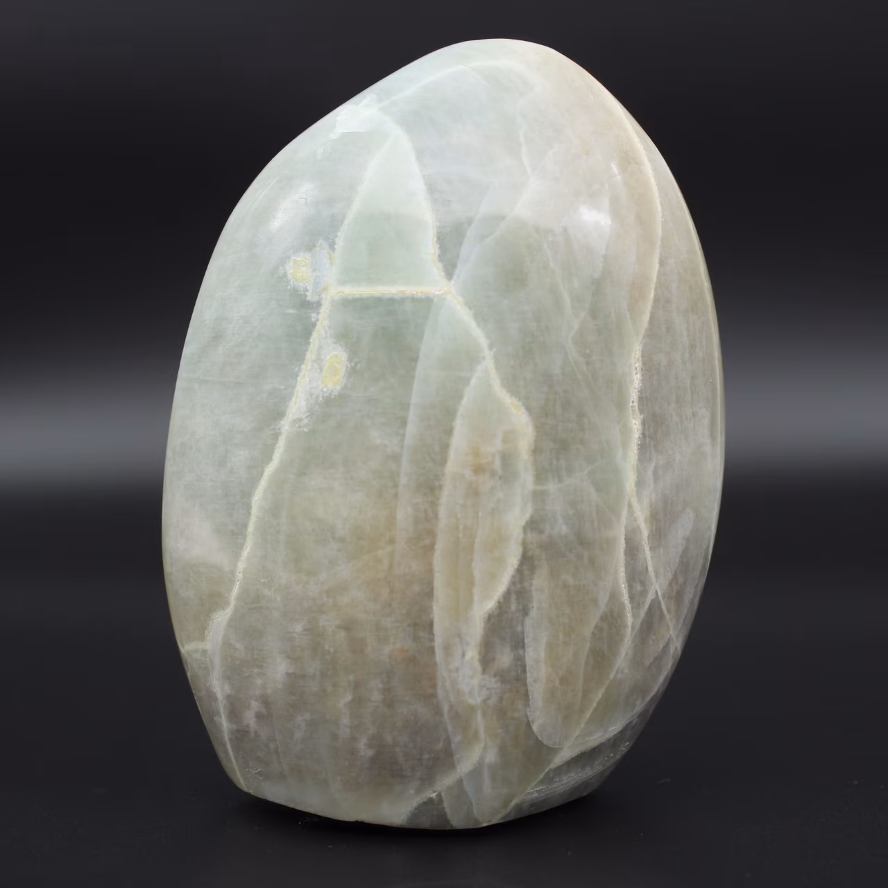 Garnierite stone