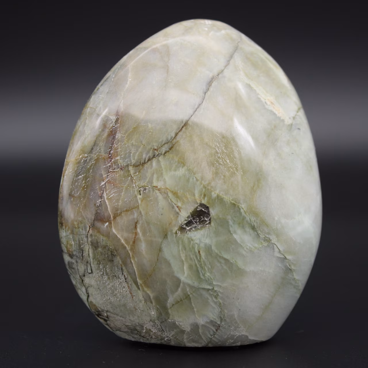 Polished garnierite stone