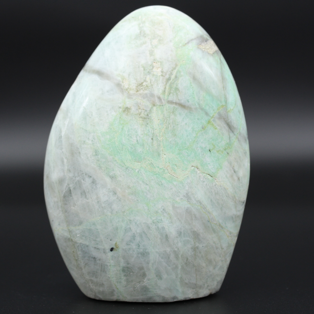 Polished garnierite rock
