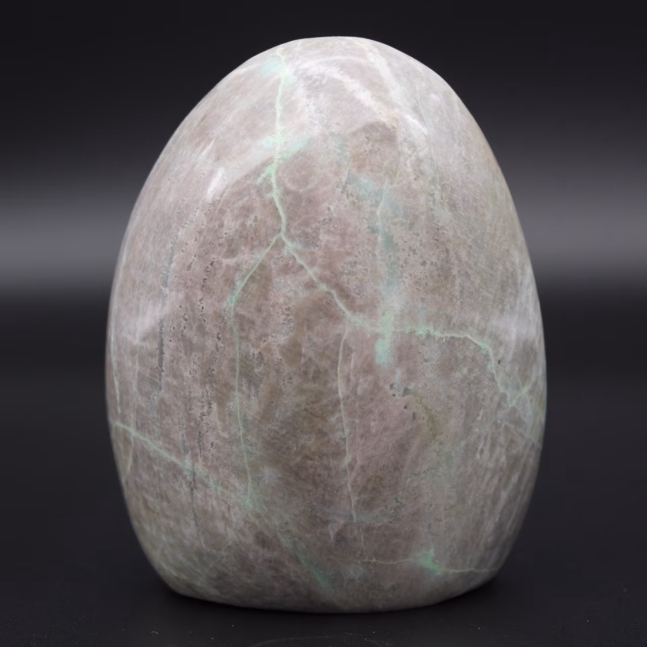 Polished garnierite