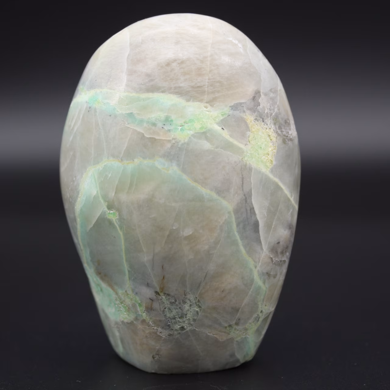 Block to lay in garnierite