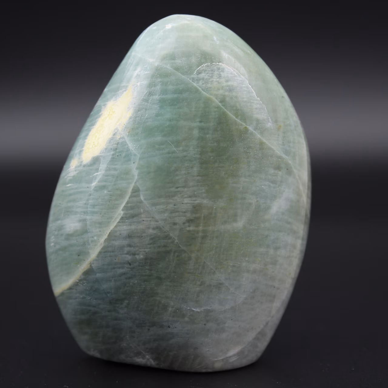Polished garnierite stone