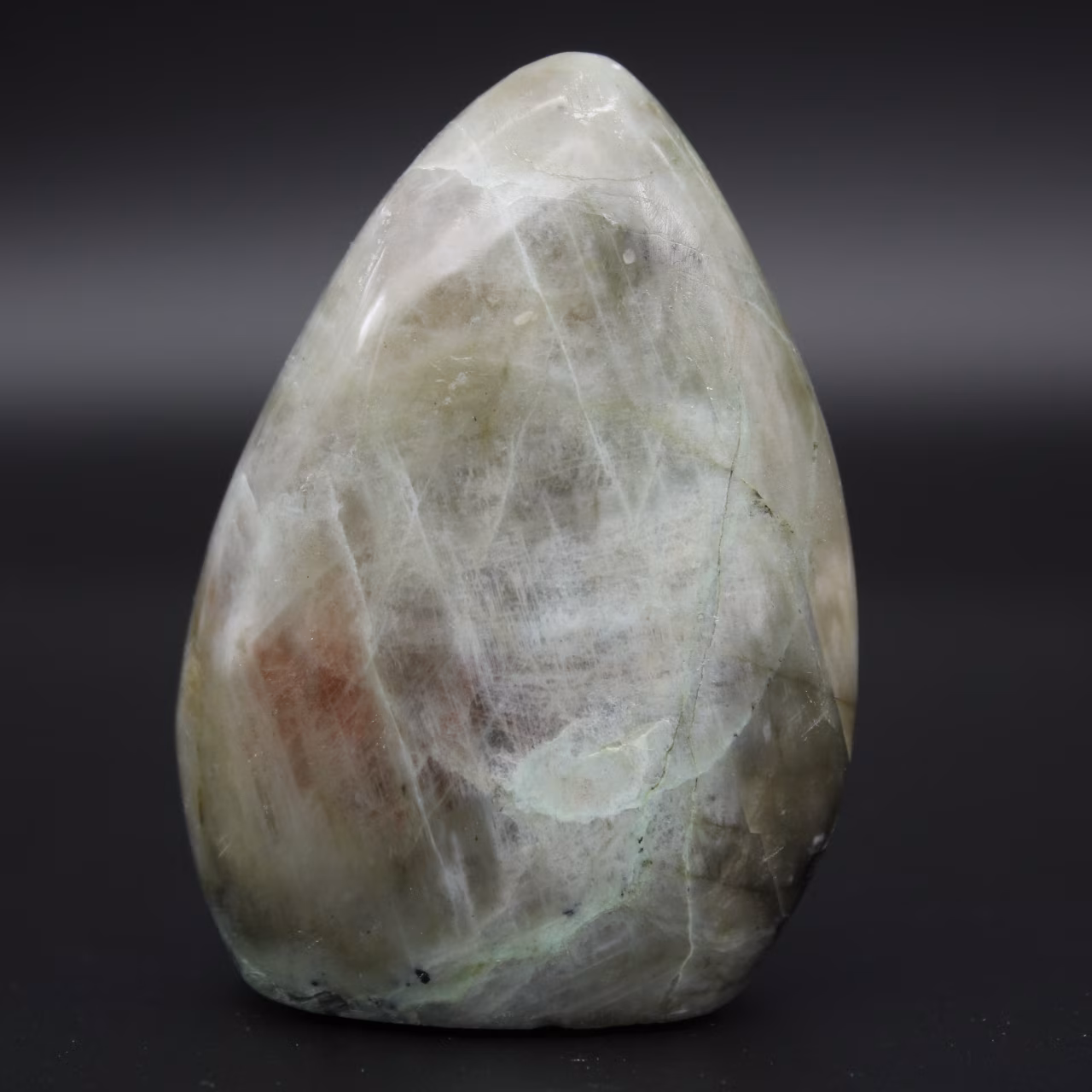 Garnierite rock