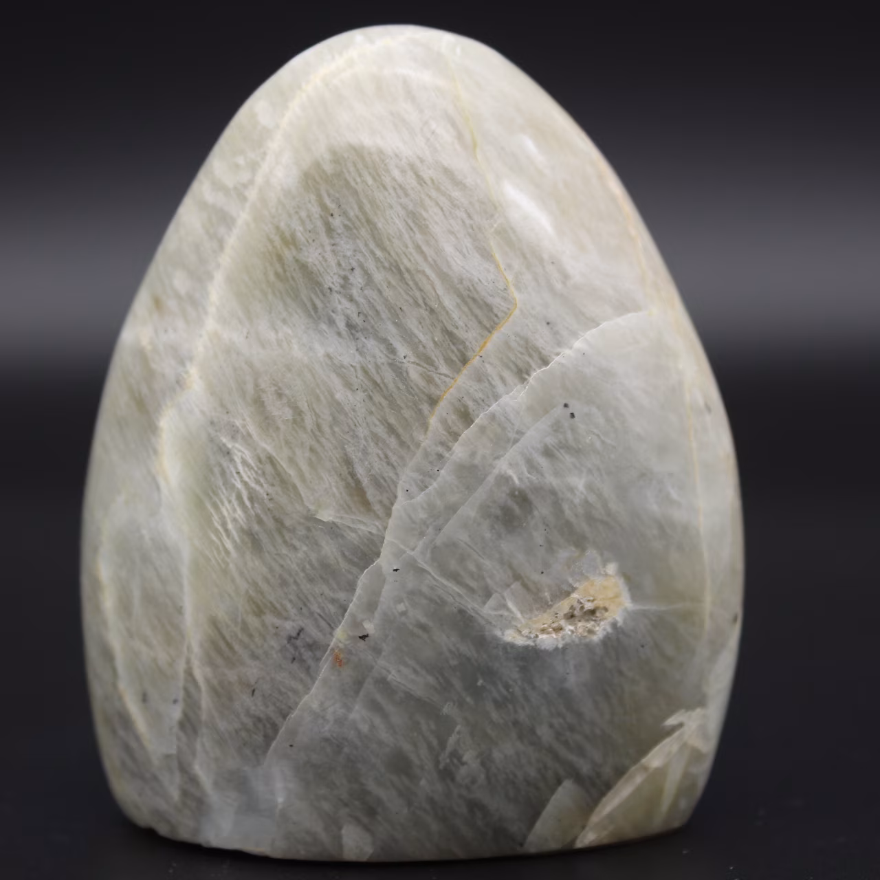 Garnierite stone