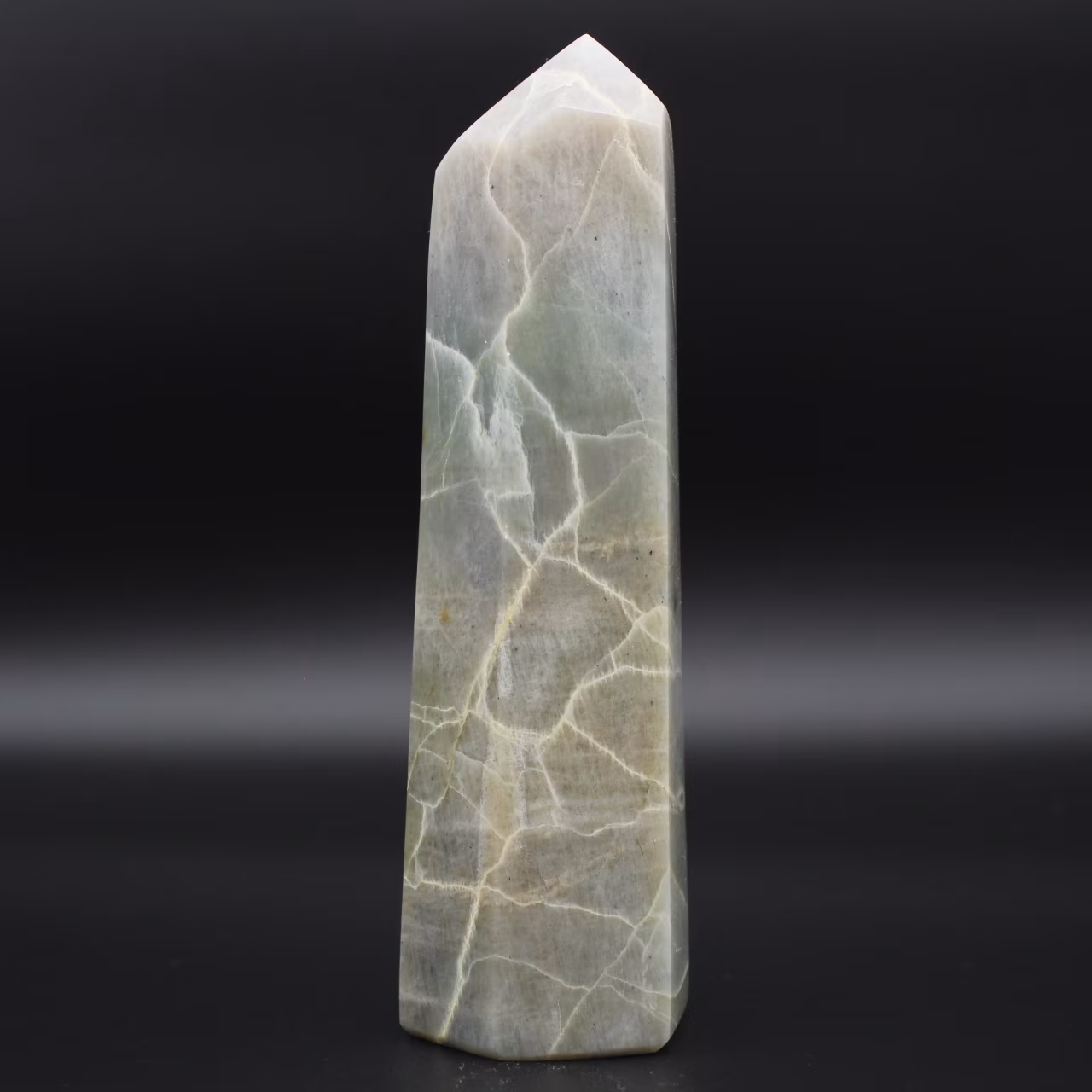 Garnierite stone