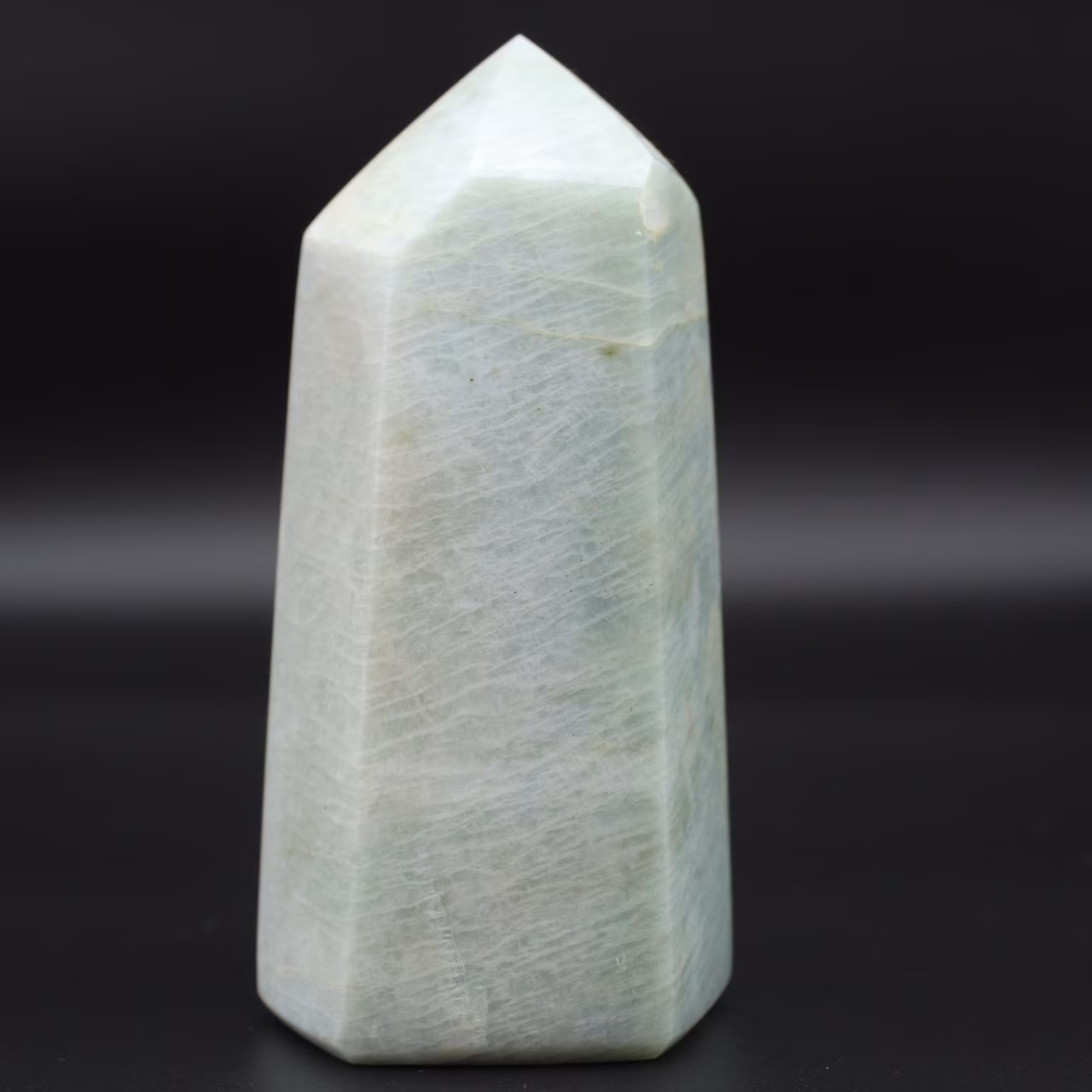 Garnierite stone