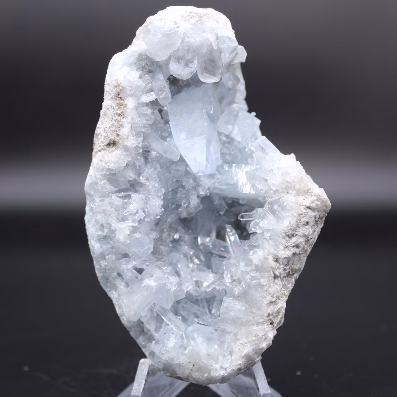 Decorative natural celestite