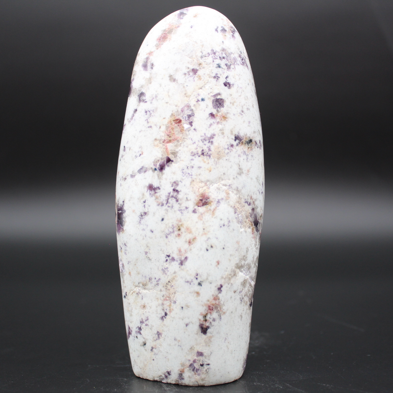 Decorative natural tourmaline inclusions