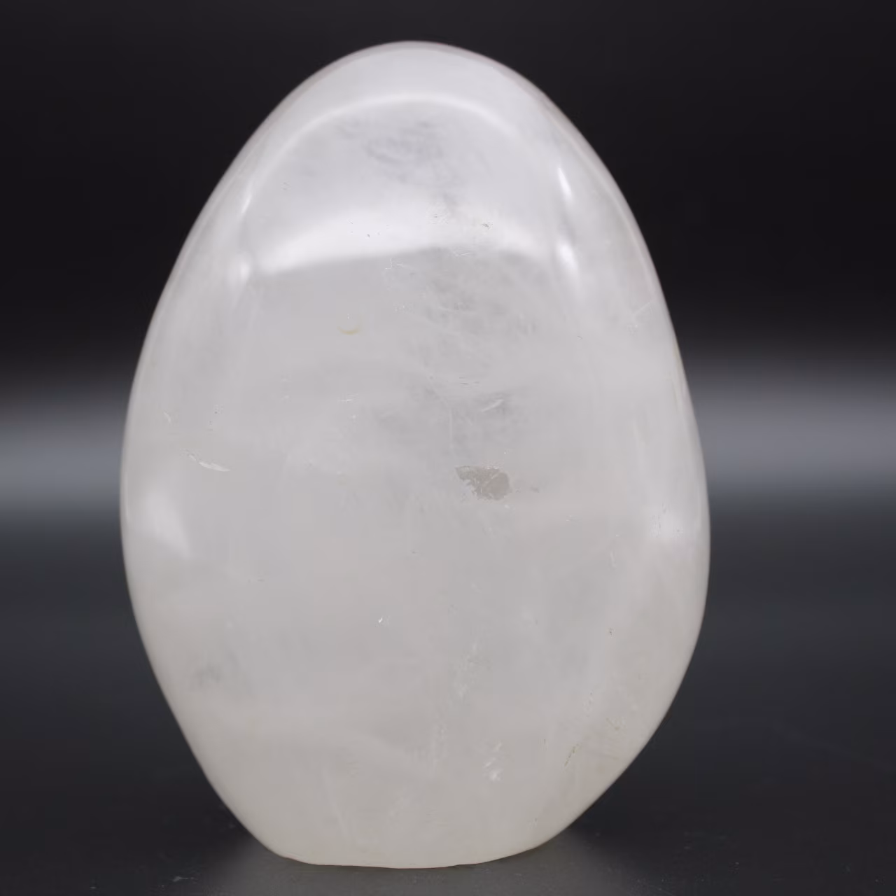 Natural rock crystal quartz stone