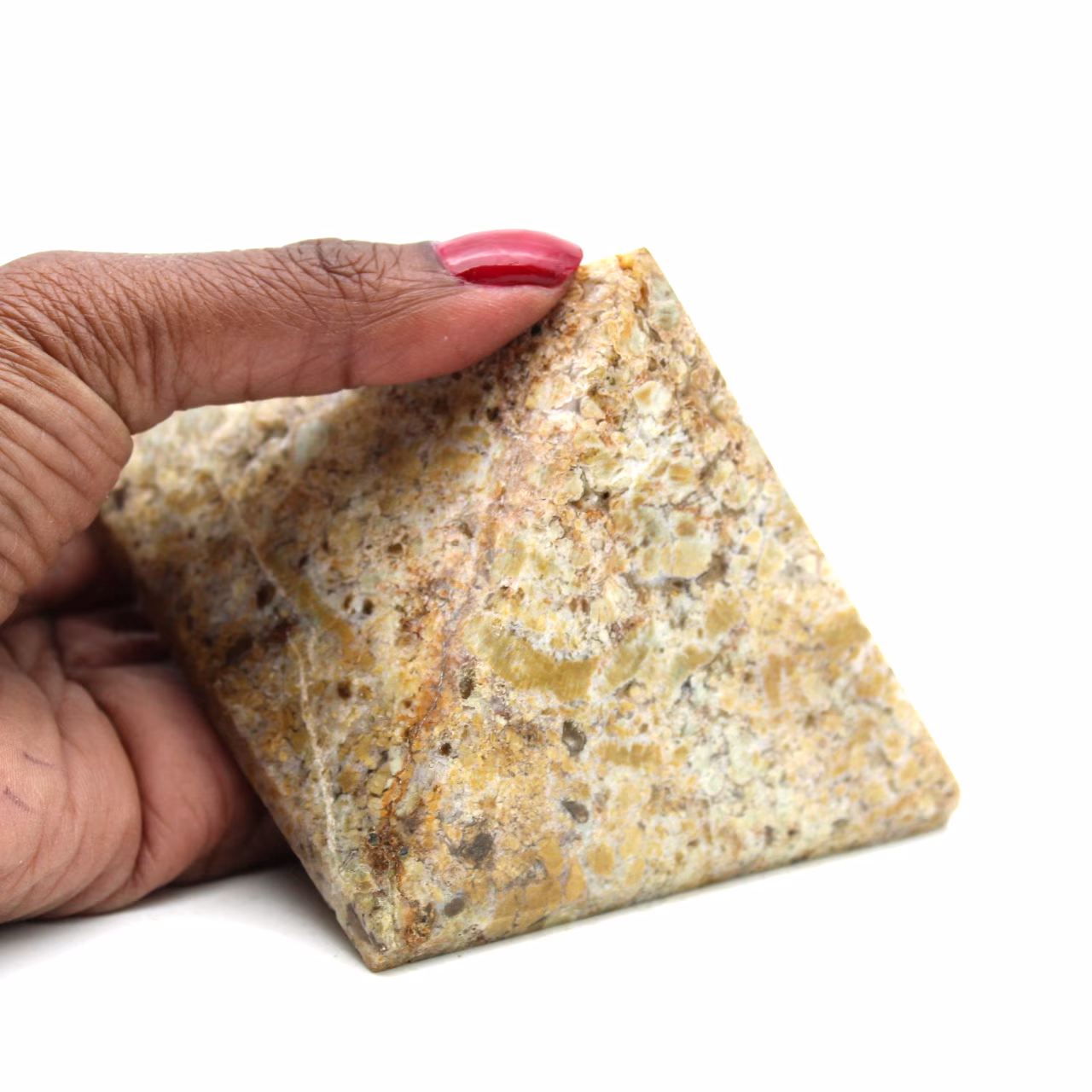 Pyramide aus gekörntem jaspis
