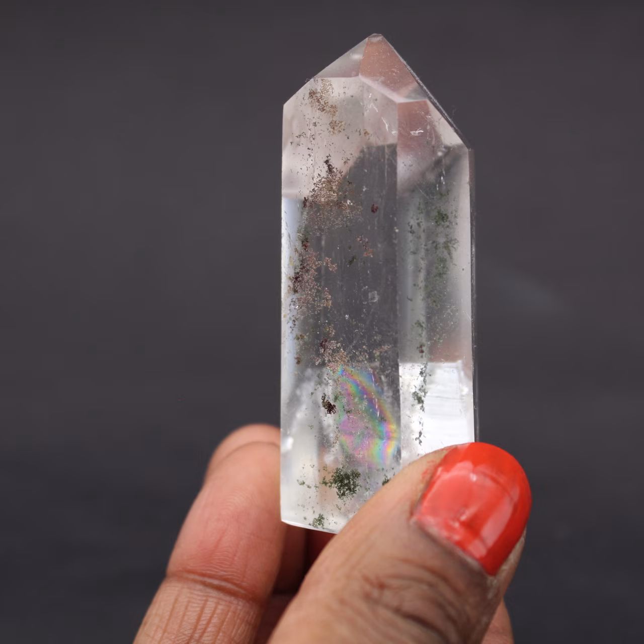 Quartz prism with chlorite inclusion