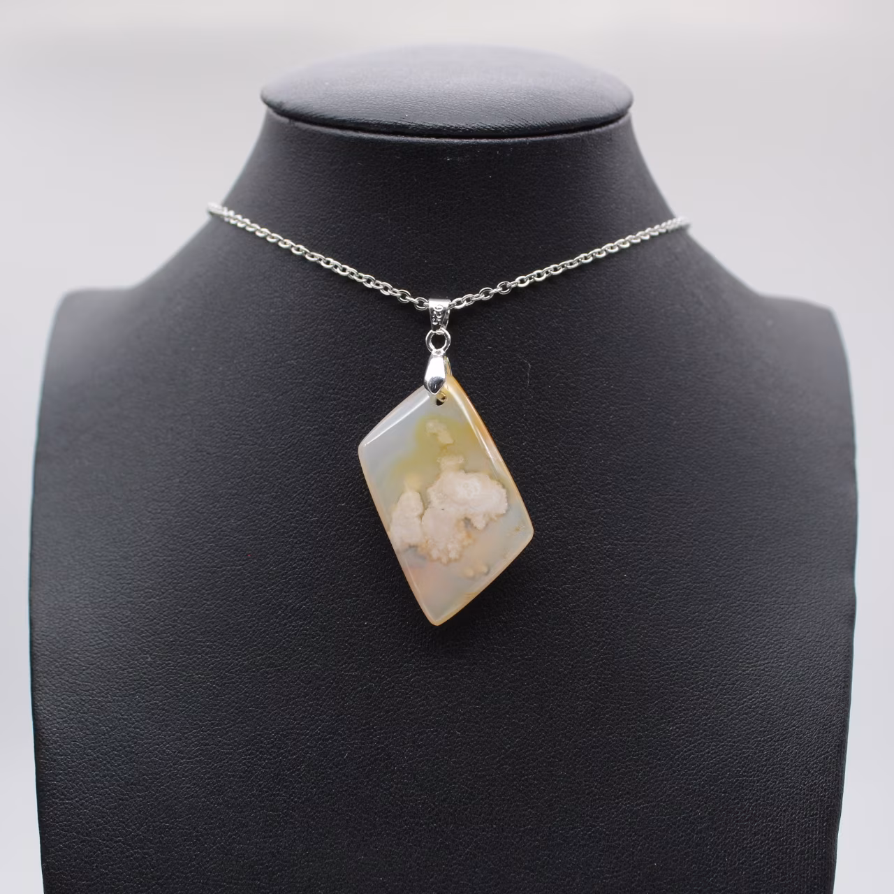 Flower Agate Diamond Pendant