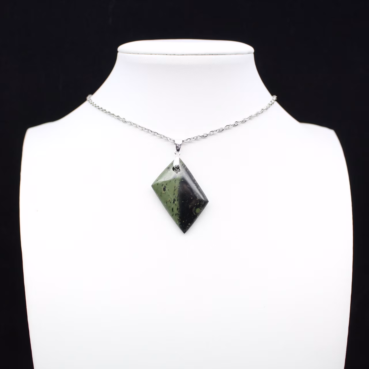 Diamond-shaped Kambamba Jasper pendant