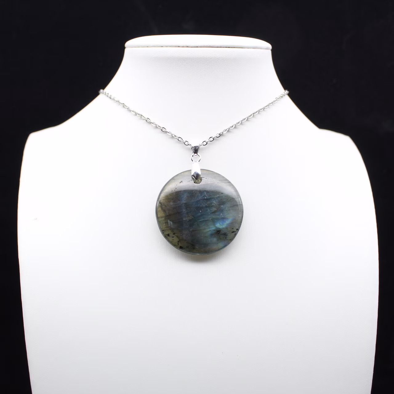 Round labradorite pendant