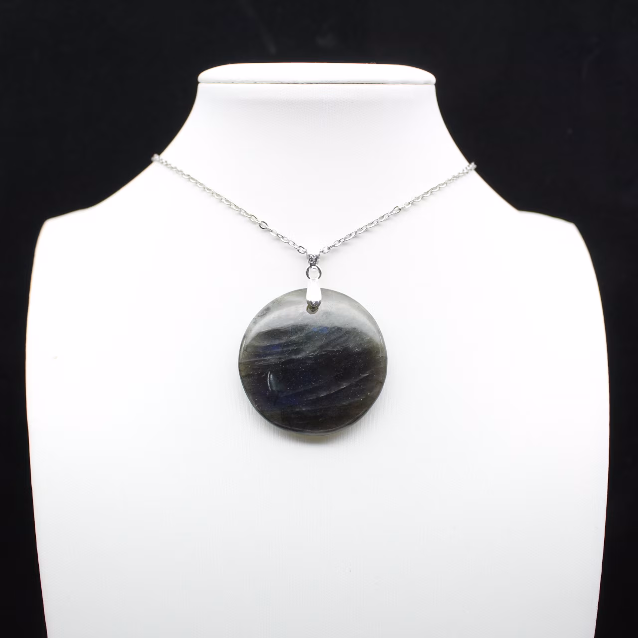 Round labradorite pendant