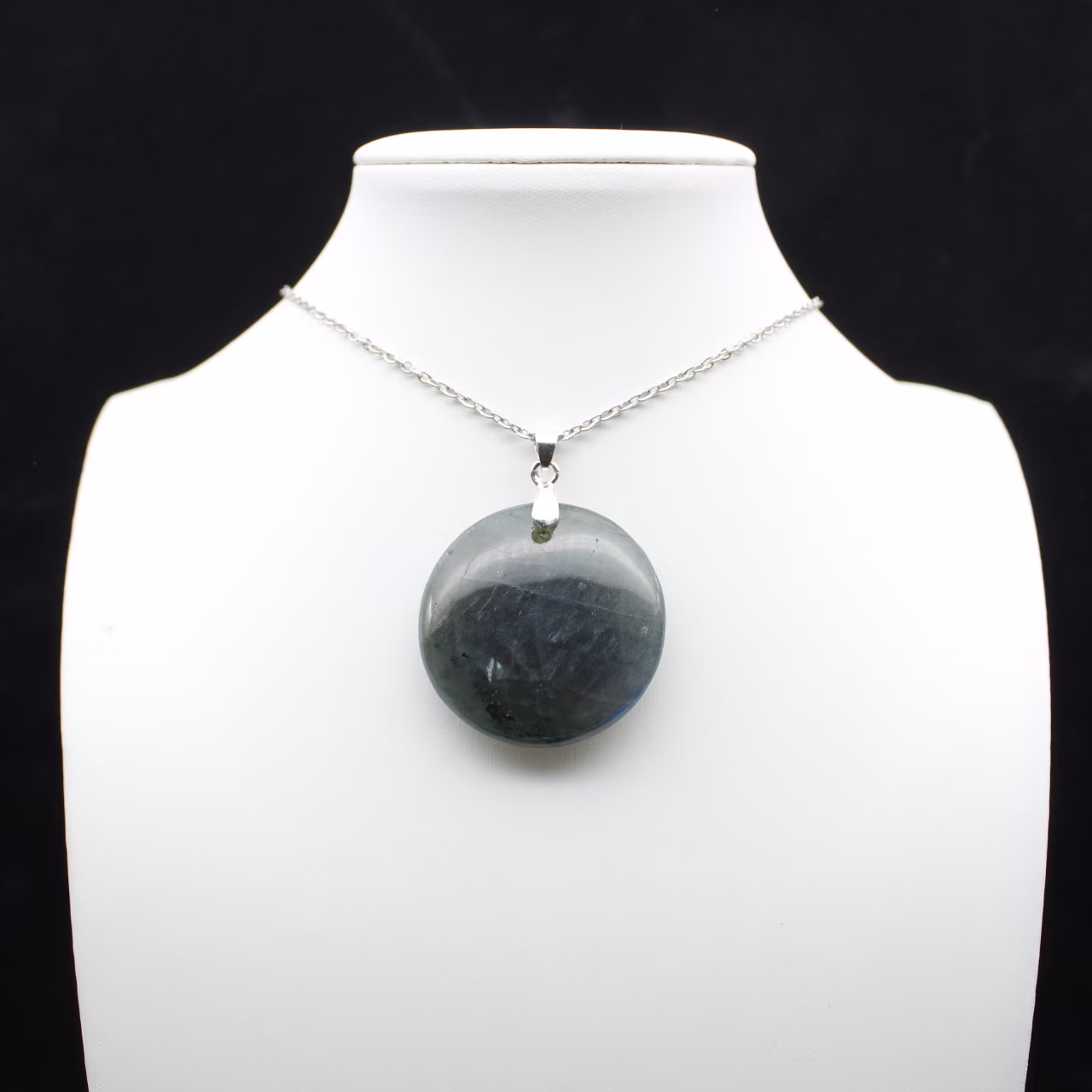 Round labradorite pendant