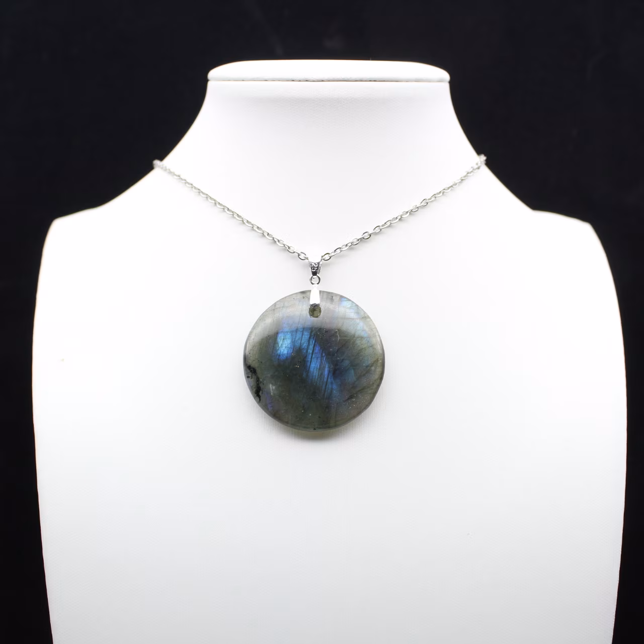 Round labradorite pendant