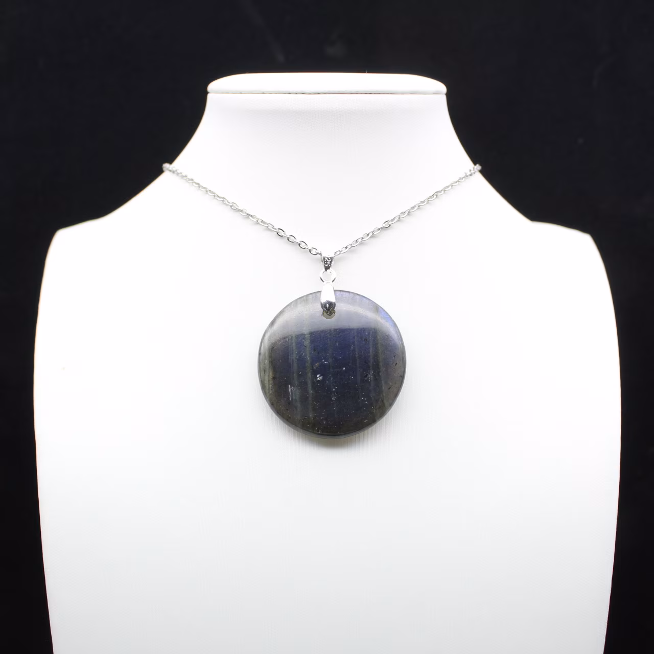 Round labradorite pendant
