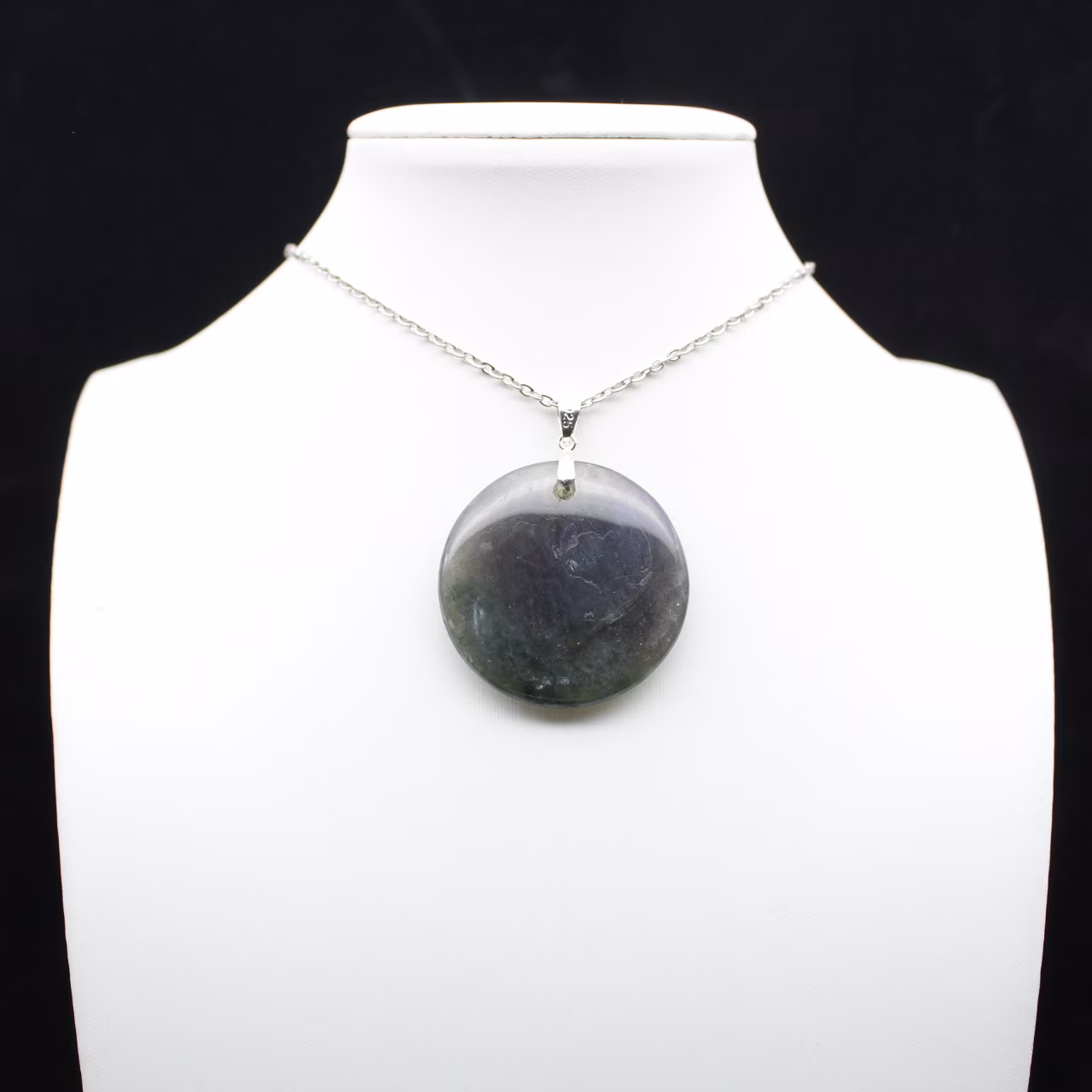 Round labradorite pendant
