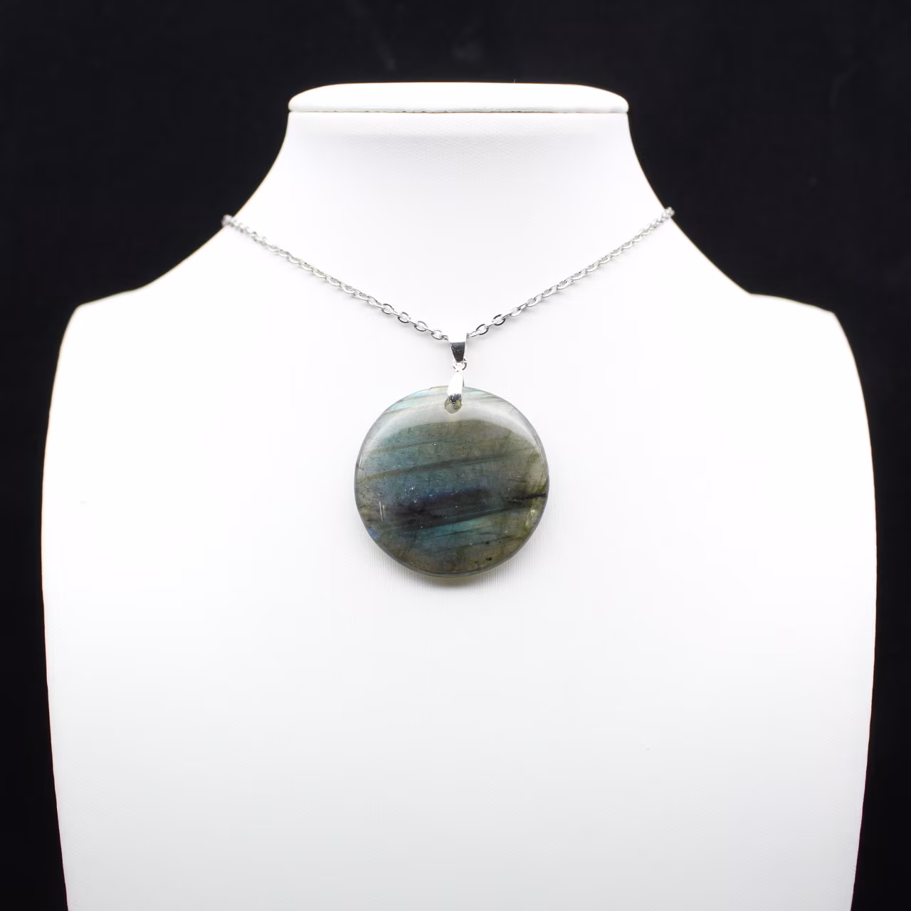 Round labradorite pendant