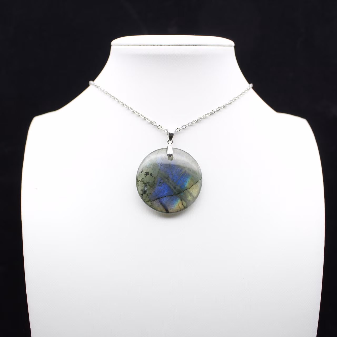 Round labradorite pendant
