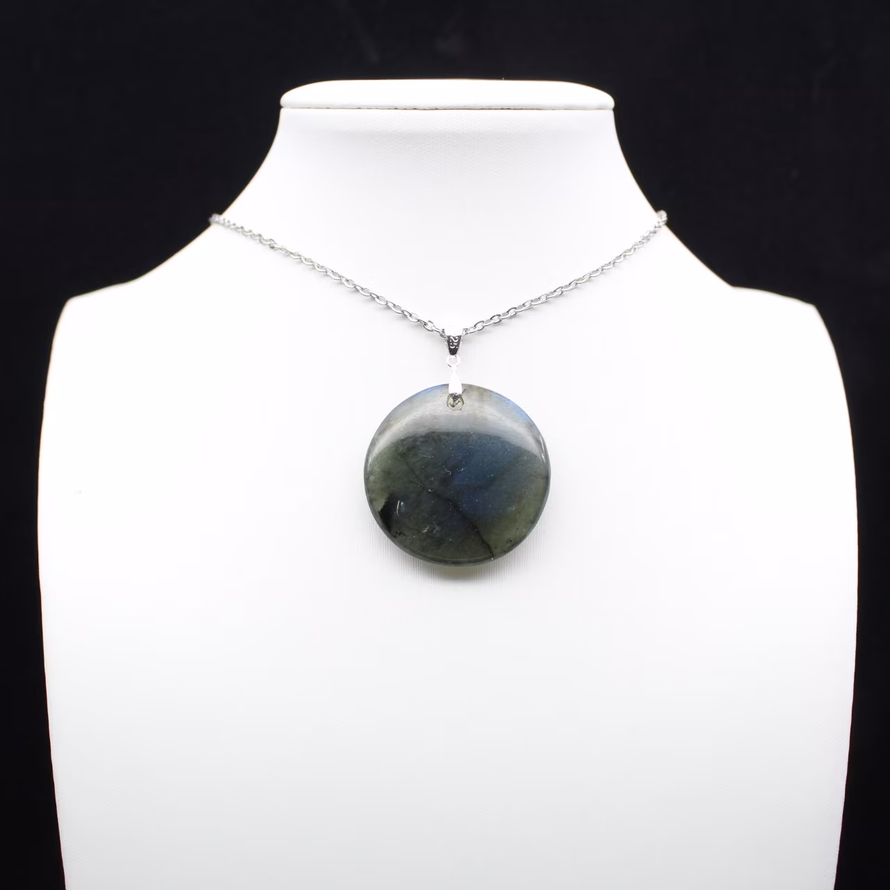 Round labradorite pendant