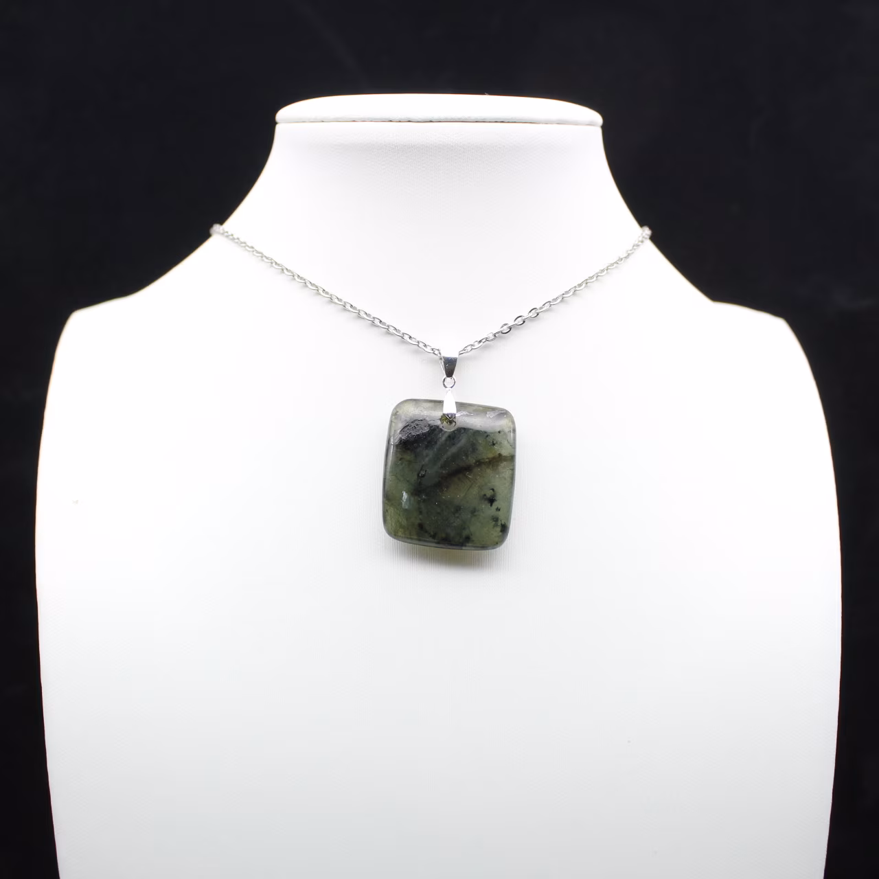 Square pendant in labradorite from Madagascar