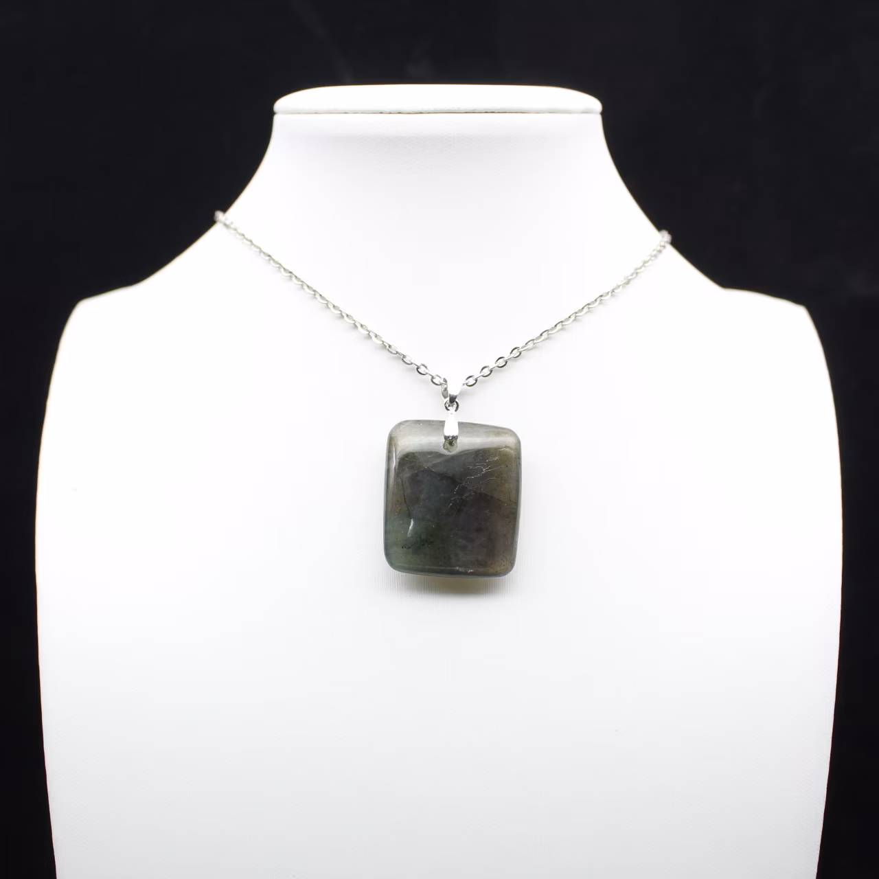 Square pendant in labradorite from Madagascar
