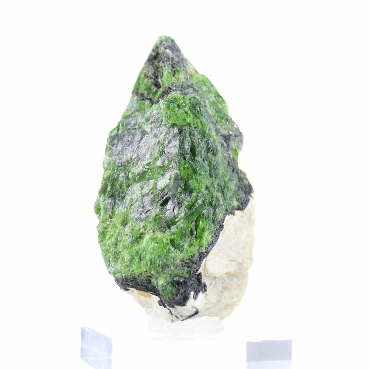 Raw chromediopside on a base, Finnish natural stone 70 g