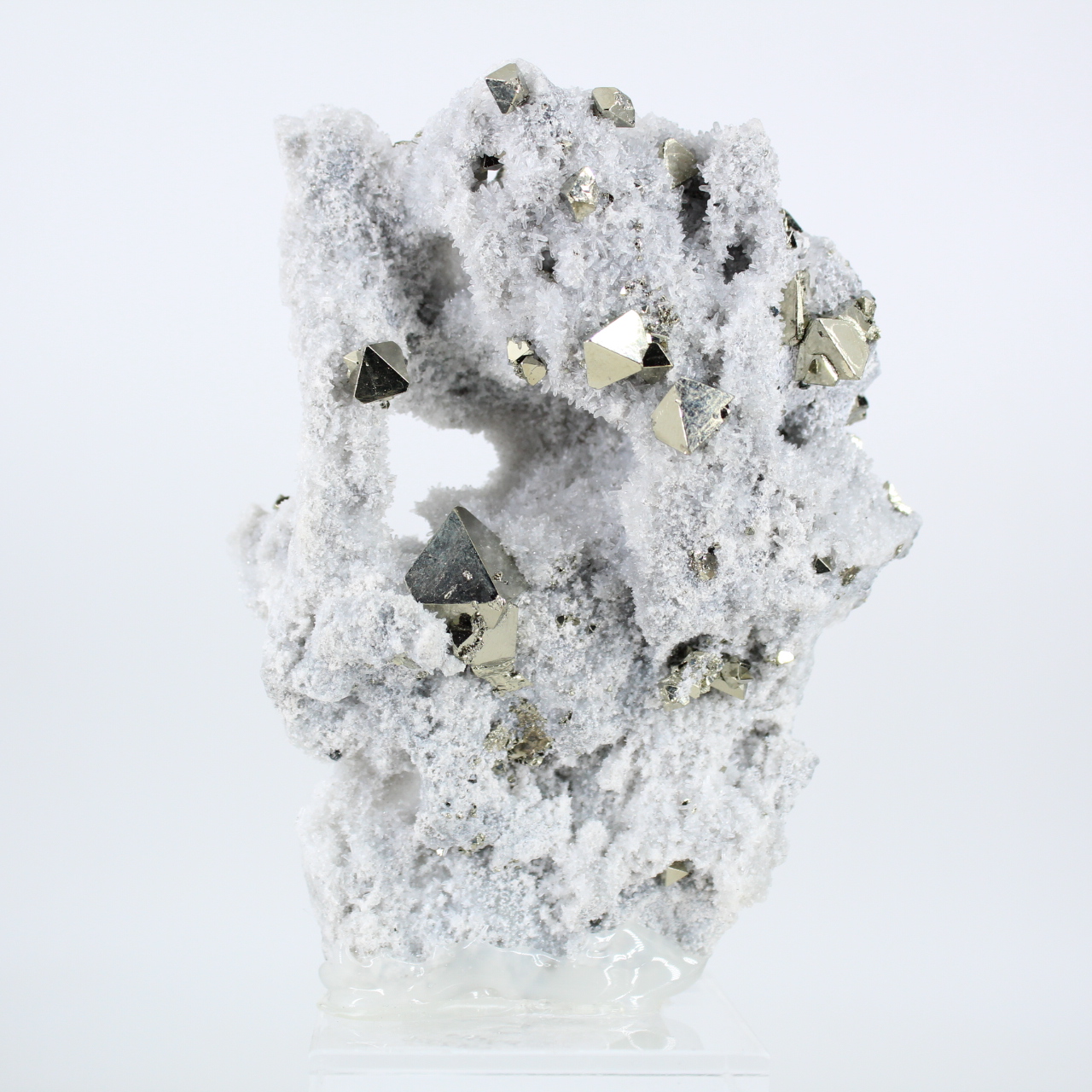 Crystallization of Peruvian octahedral pyrite on basement