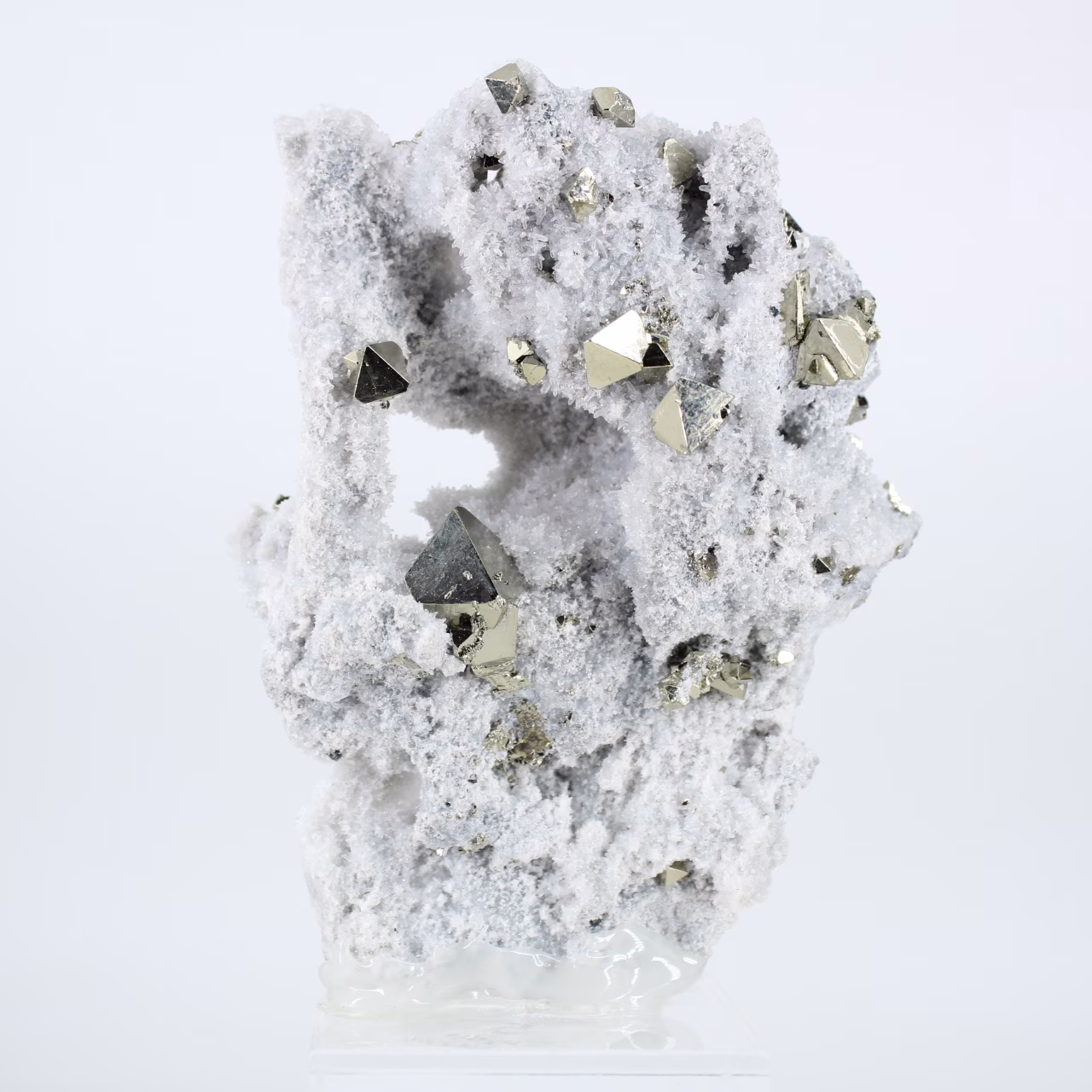 Crystallization of Peruvian octahedral pyrite on basement