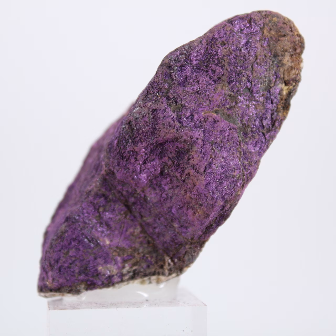 Raw Purpurite from Portugal on stand – Mineralogical collection